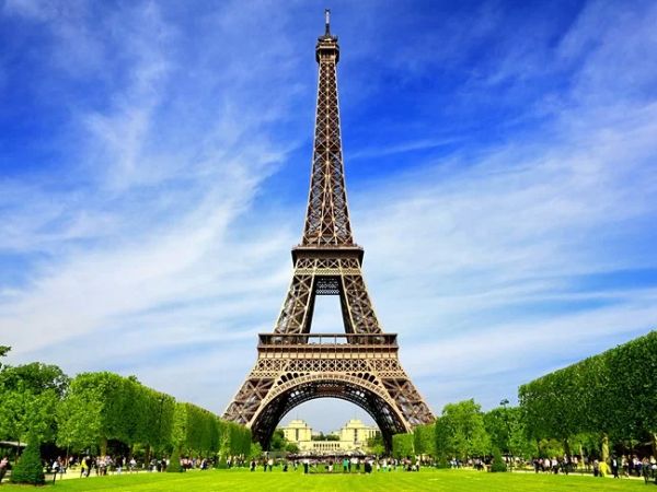 Best Landmarks in Paris for Tourists: Explore Must-See Attractions