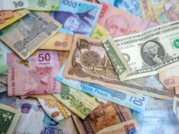 How to Navigate Currency Exchange When Traveling the World – Expert Tips